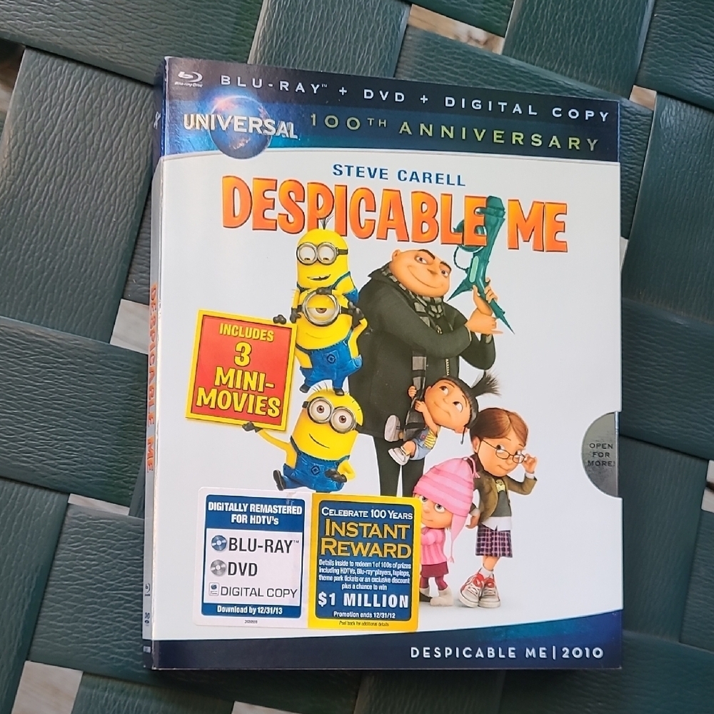Universal Despicable Me Blu-ray DVD Digital Set - Picture 3 of 7